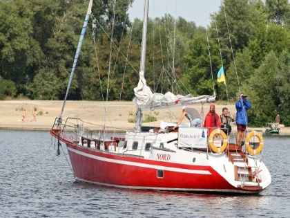 Die Ruhe auf einer Yacht in Tscherkassy - viel Spaß.